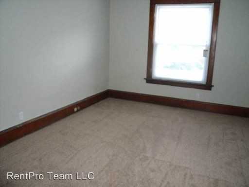 1232 19th St - Photo 3 of 7