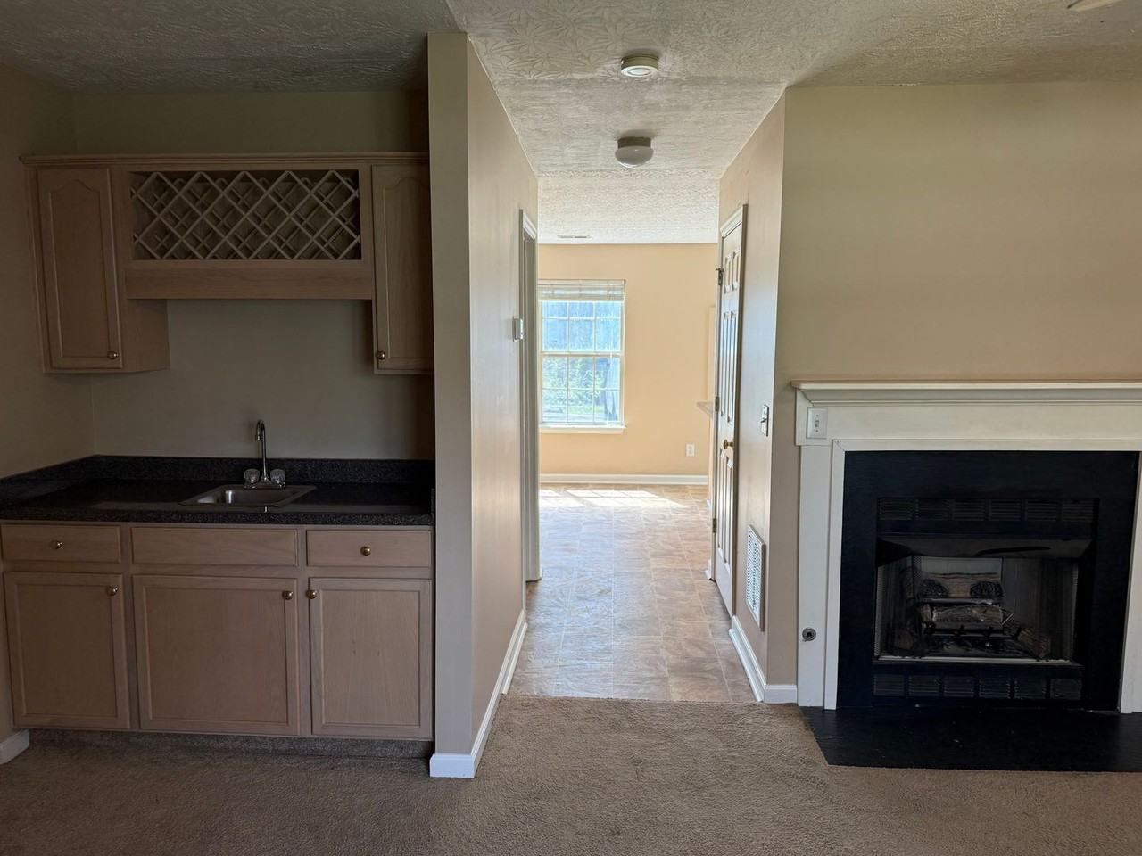 211 E Higgins St - Photo 2 of 13