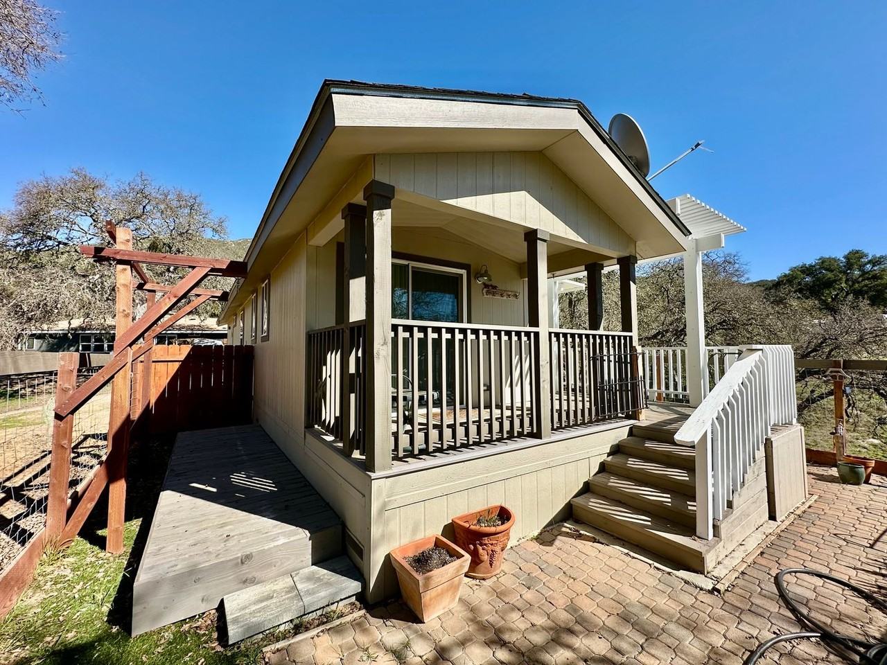 7600 Chimney Rock Rd - Photo 3 of 17