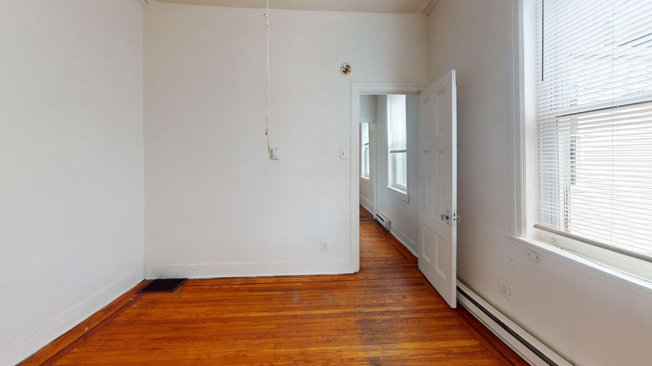 2119 N 8th St - Photo 4 of 9