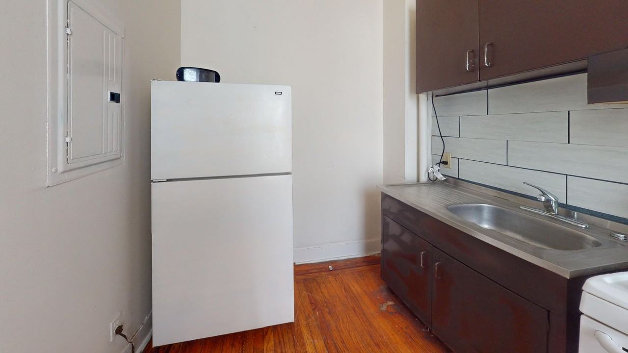 2119 N 8th St - Photo 6 of 9