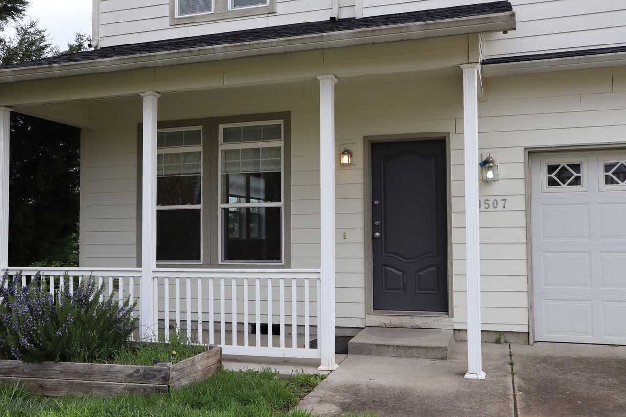 9507 Northeast 39th Avenue - Photo 2 of 36