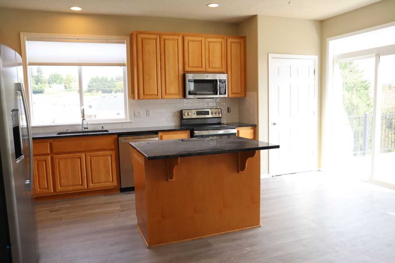 9507 Northeast 39th Avenue - Photo 4 of 36