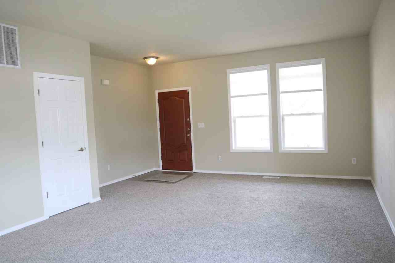 9507 Northeast 39th Avenue - Photo 7 of 36