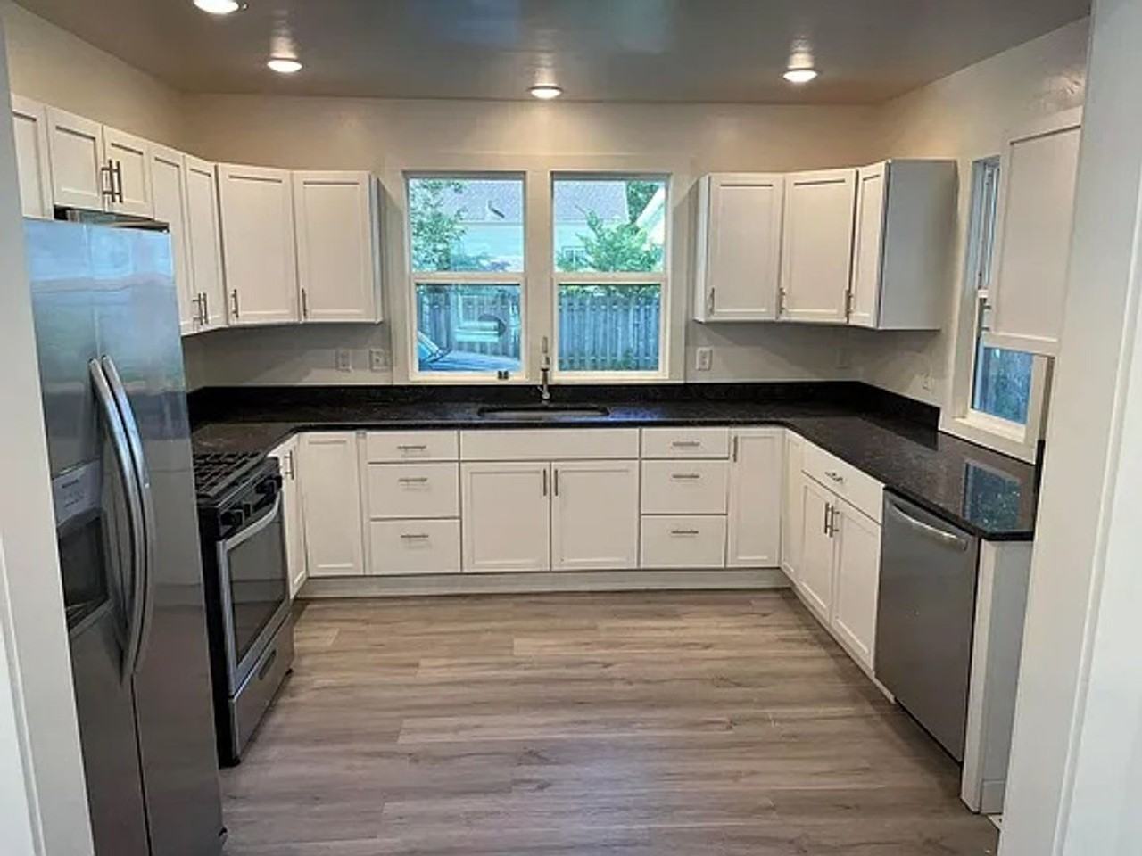 1515 Rock St - Photo 2 of 25