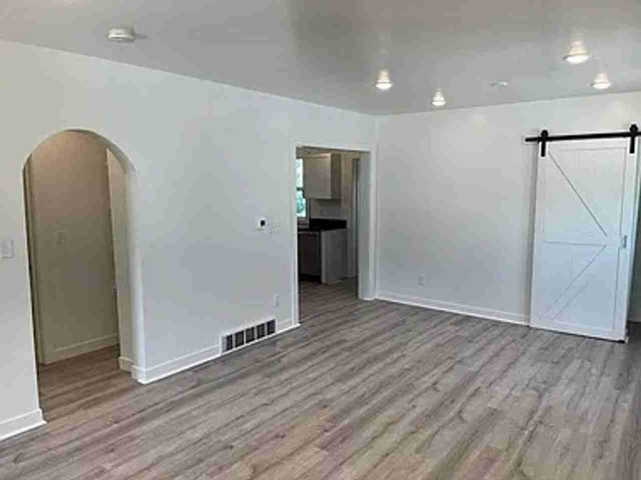 1515 Rock St - Photo 3 of 25