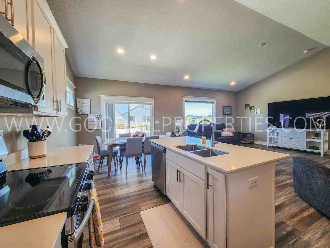285 Nw Morgan Ct - Photo 4 of 35