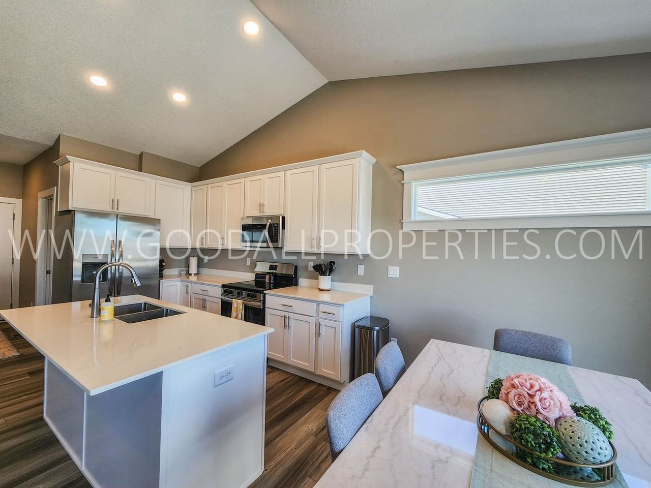 285 Nw Morgan Ct - Photo 5 of 35