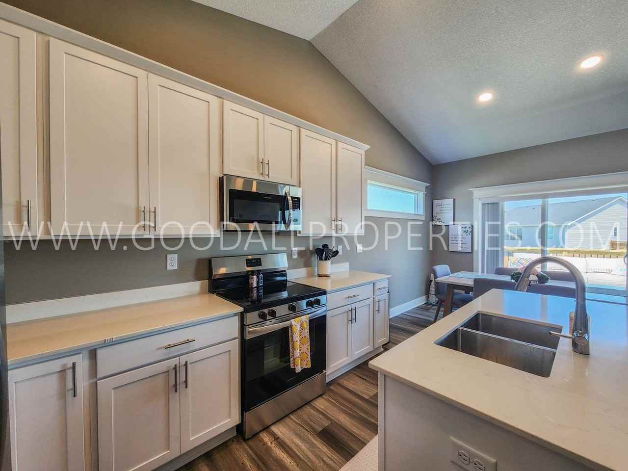 285 Nw Morgan Ct - Photo 6 of 35