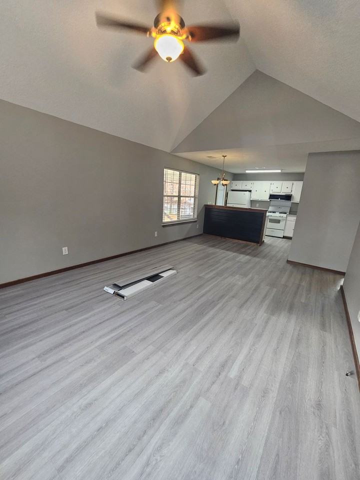1202 Copper Creek Dr - Photo 3 of 27