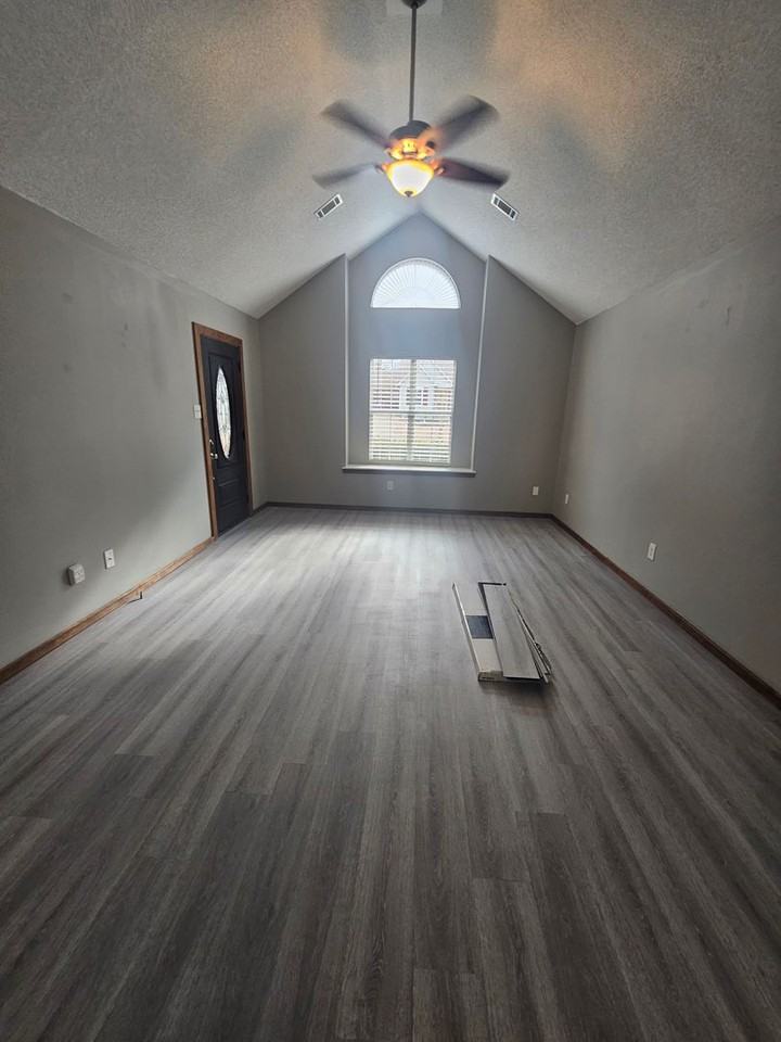 1202 Copper Creek Dr - Photo 5 of 27
