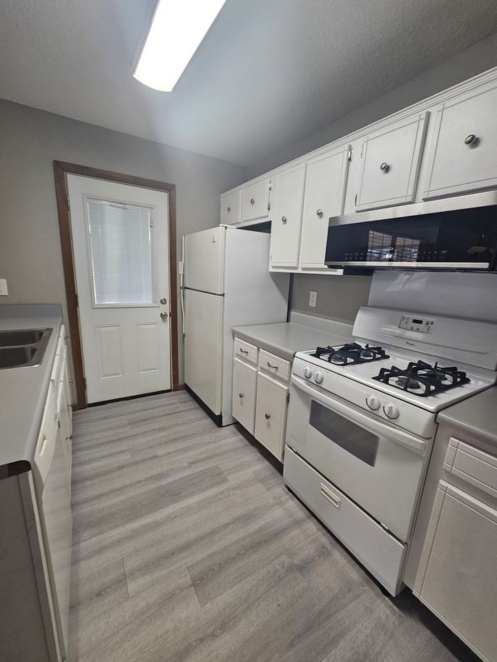 1202 Copper Creek Dr - Photo 7 of 27