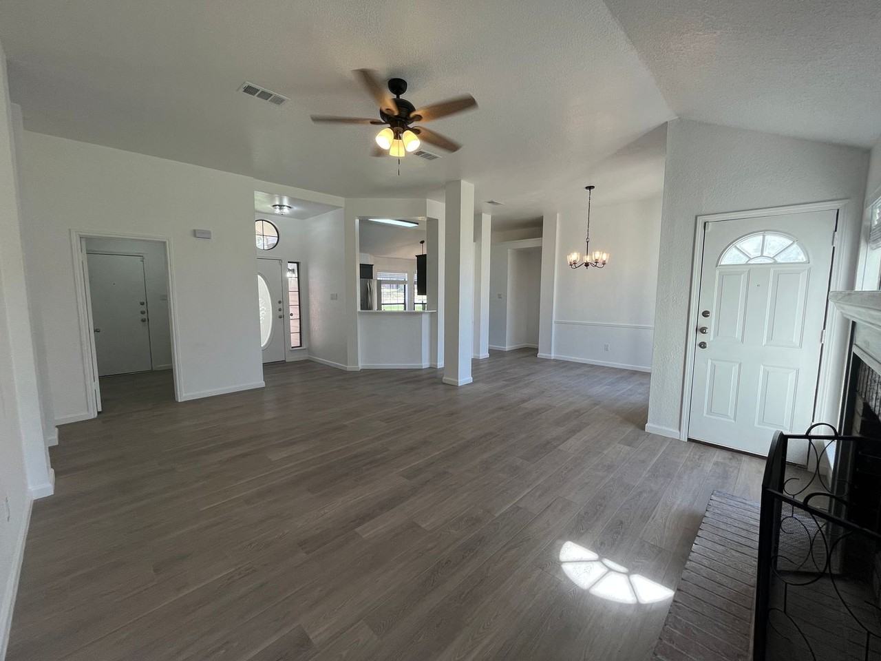 202 Tomahawk Dr - Photo 5 of 22