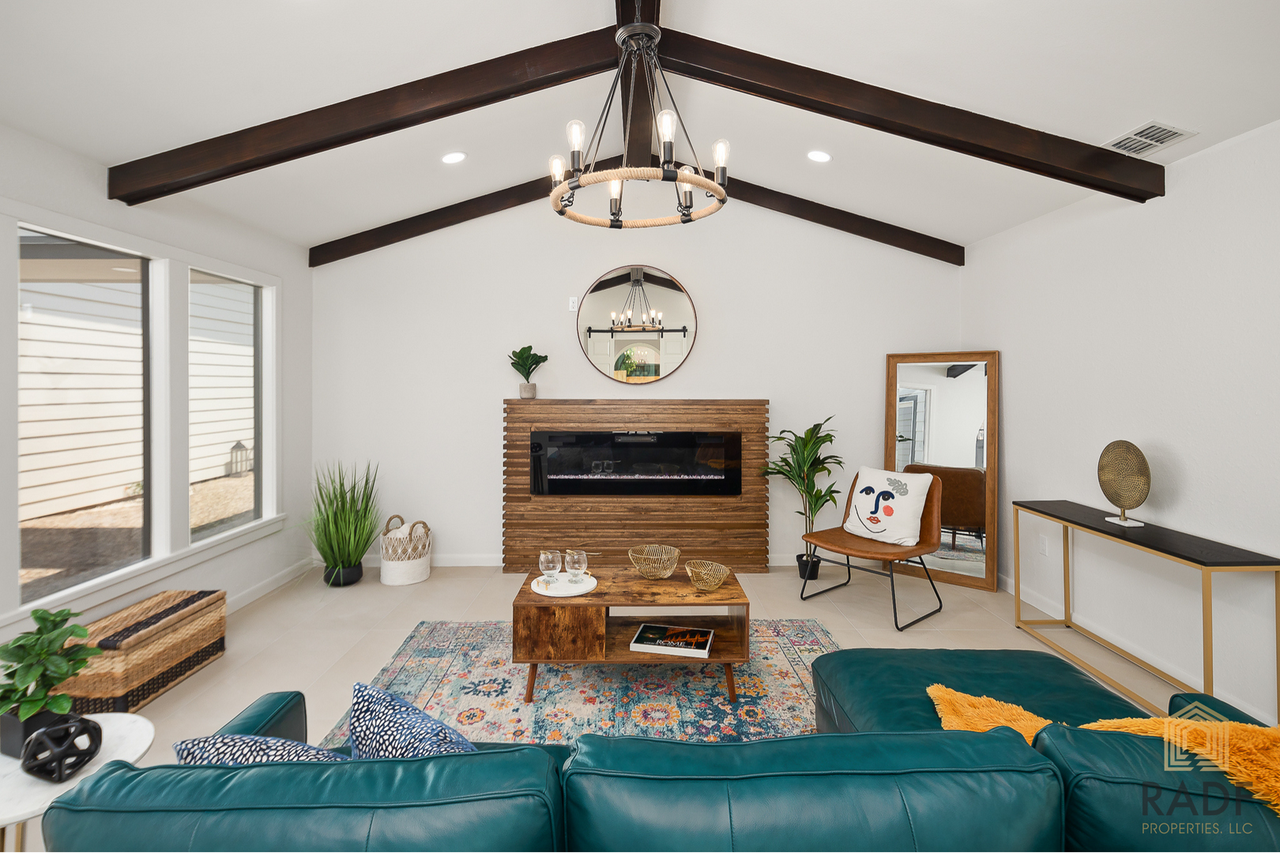 2216 Robyn Ln - Photo 2 of 16