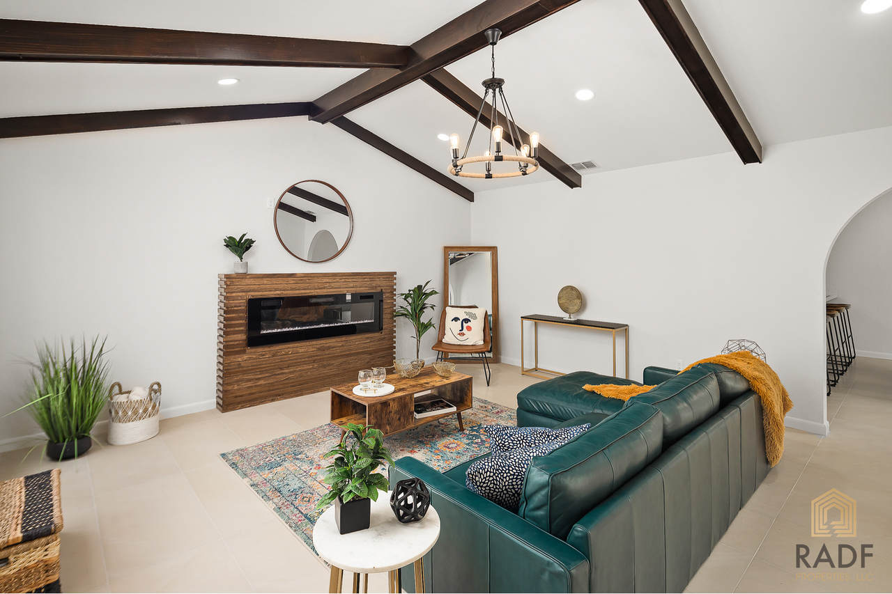 2216 Robyn Ln - Photo 3 of 16