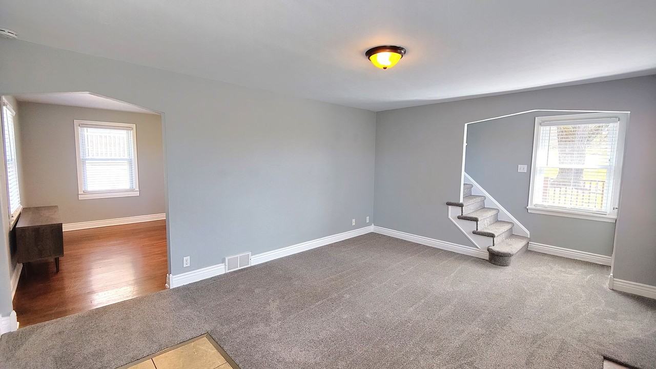 1004 Fidelity Dr - Photo 4 of 36