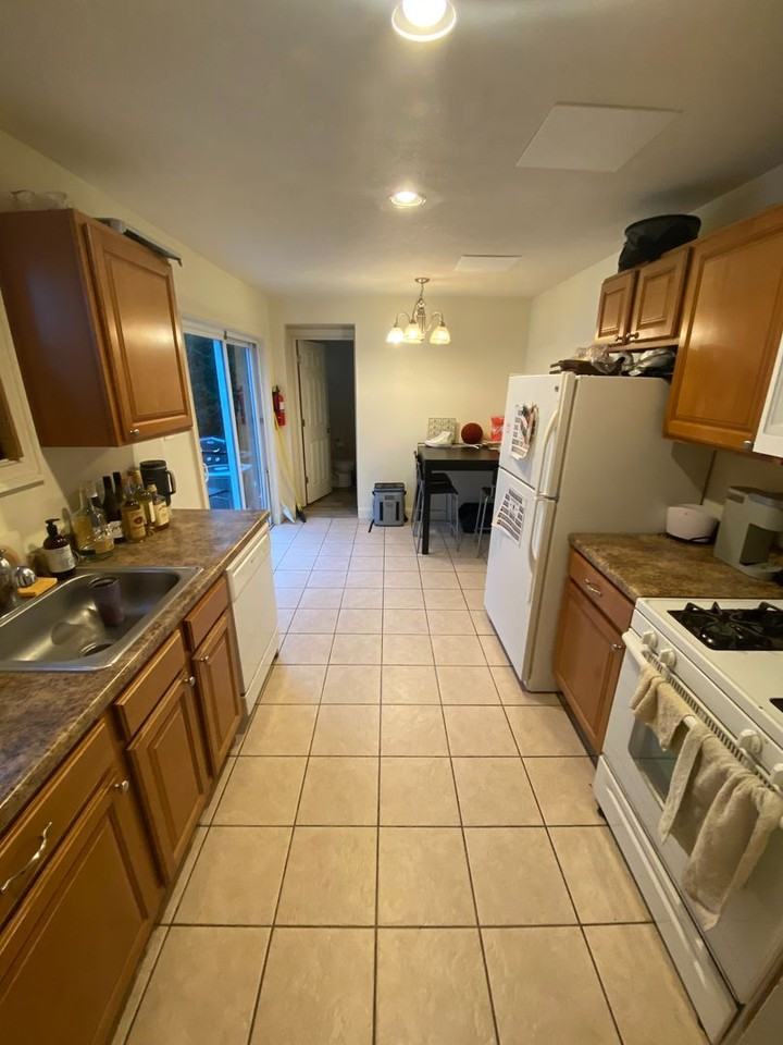 1812 Jane St - Photo 3 of 12