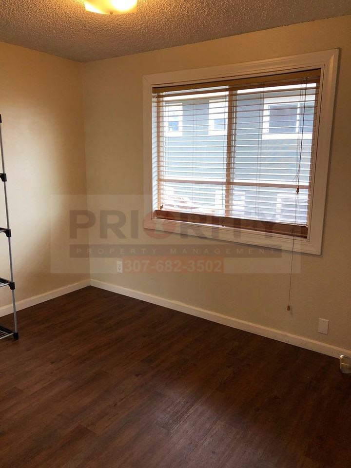 311 E Walnut - Photo 2 of 15