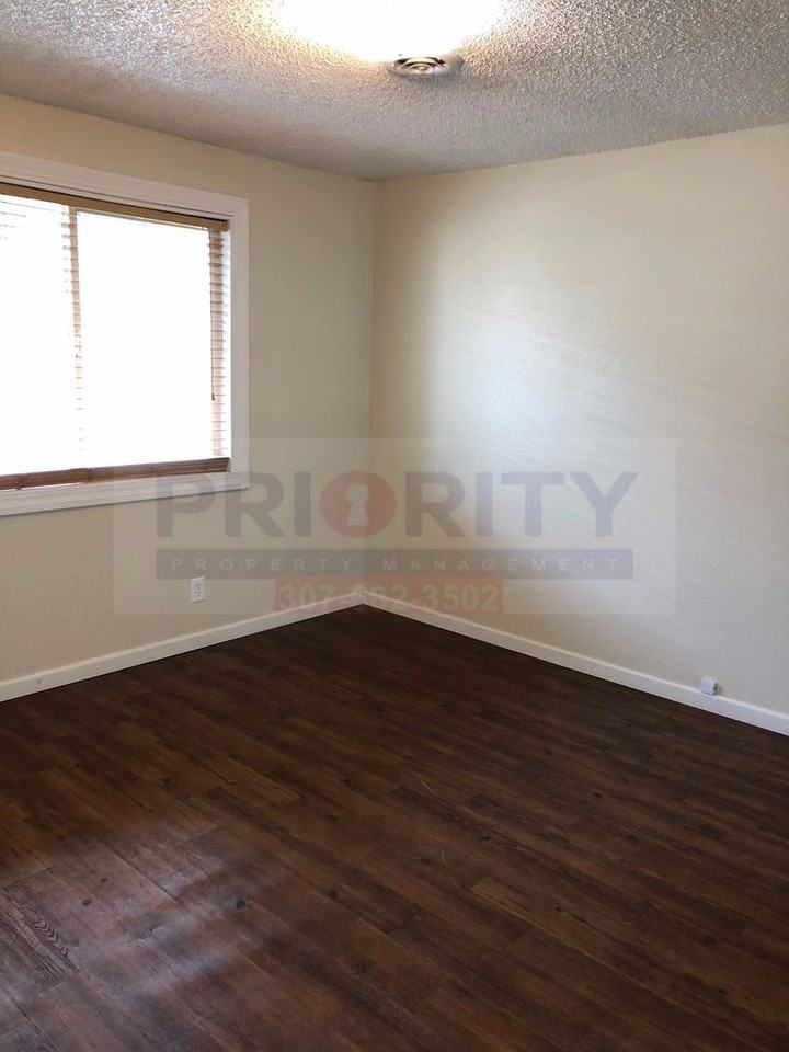 311 E Walnut - Photo 3 of 15