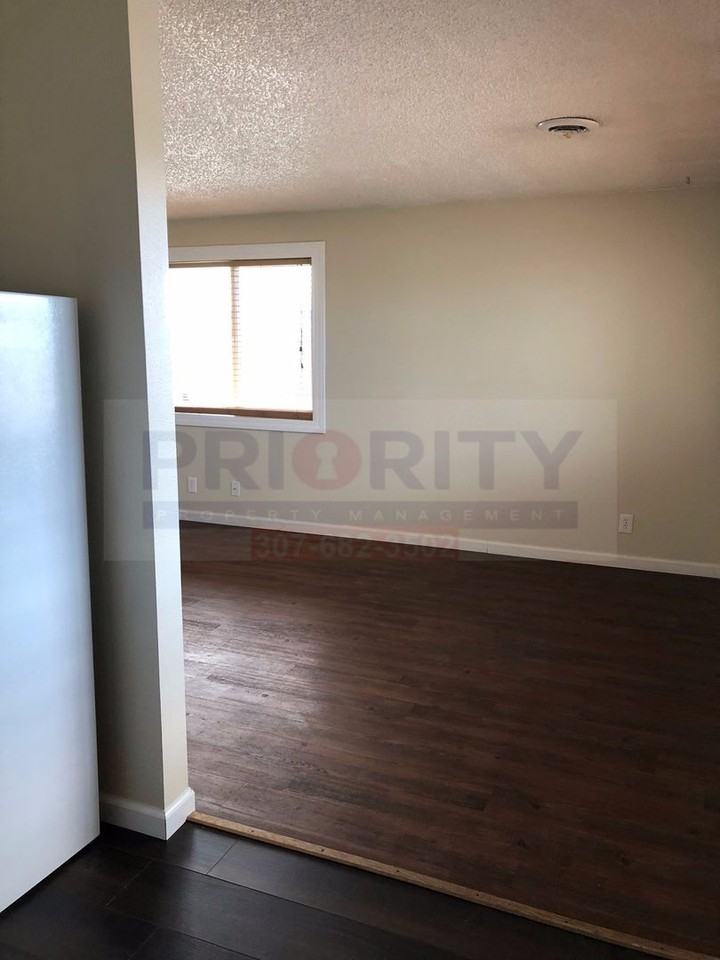 311 E Walnut - Photo 5 of 15