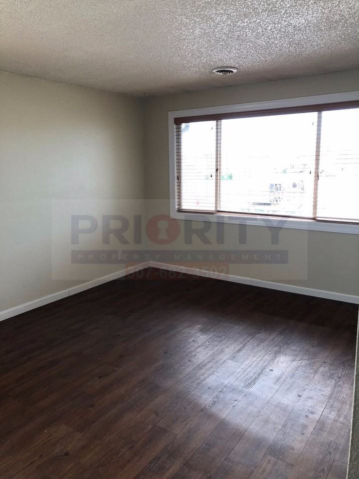 311 E Walnut - Photo 6 of 15