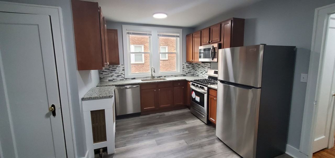 275 South Allen St - Photo 6 of 11
