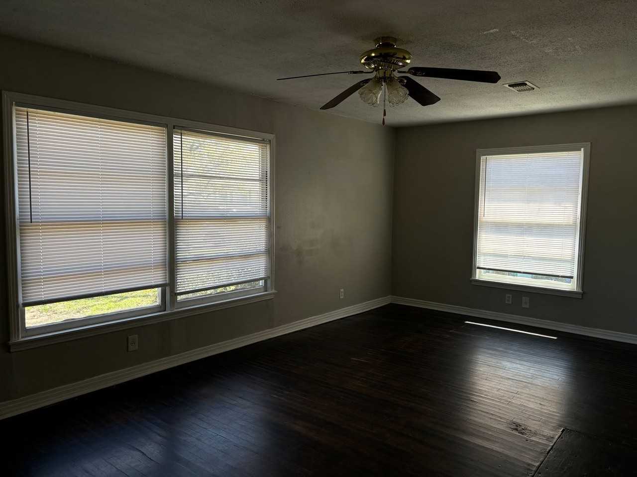 1822 N Alexander St - Photo 2 of 10