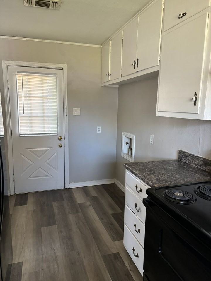 1822 N Alexander St - Photo 4 of 10