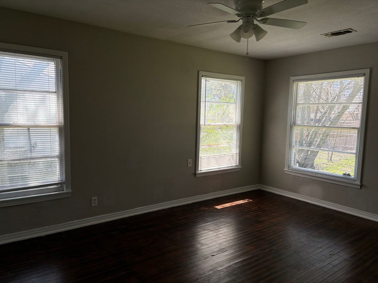 1822 N Alexander St - Photo 5 of 10