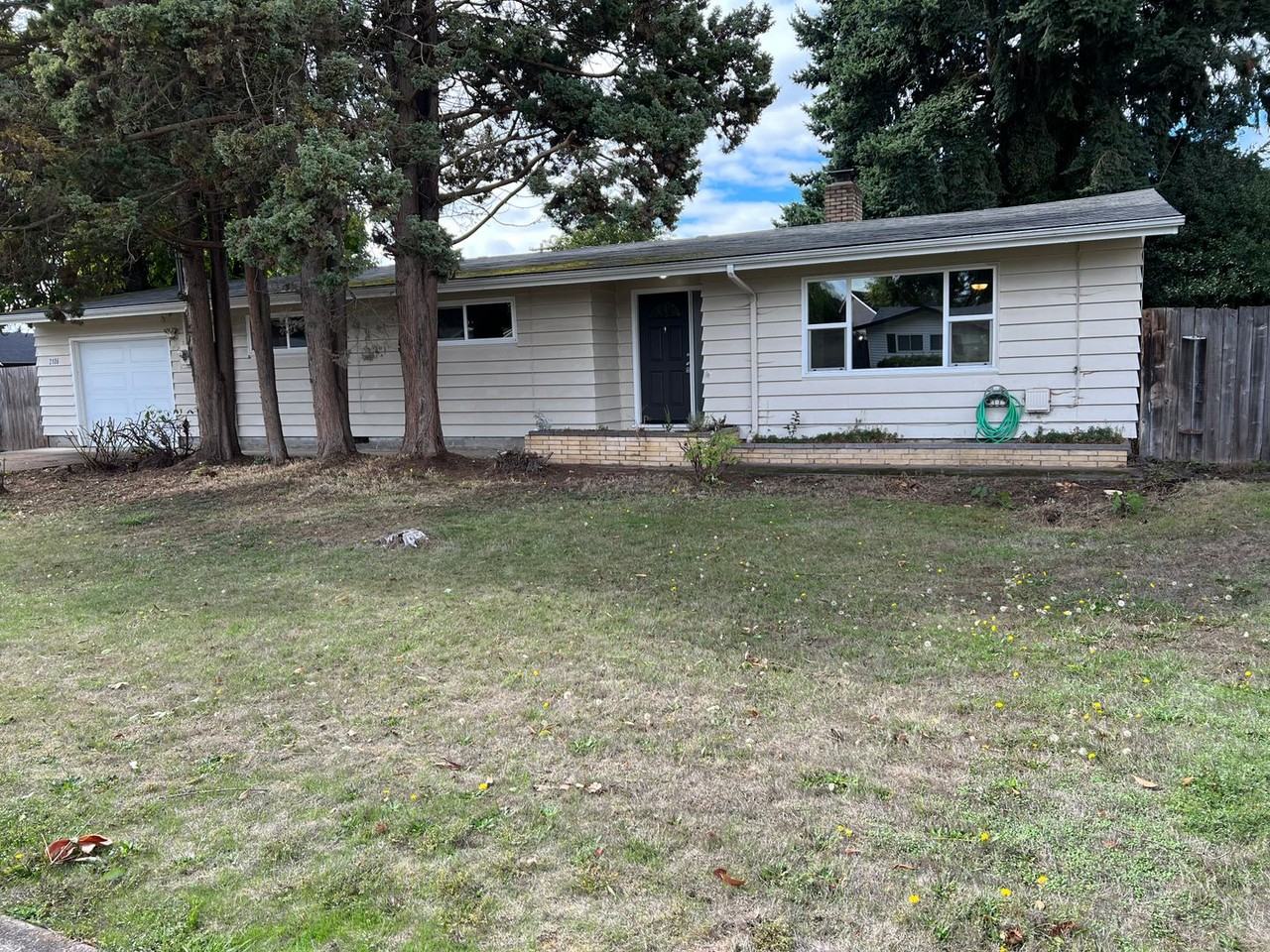 2106 Golden Gardens St - Photo 2 of 31