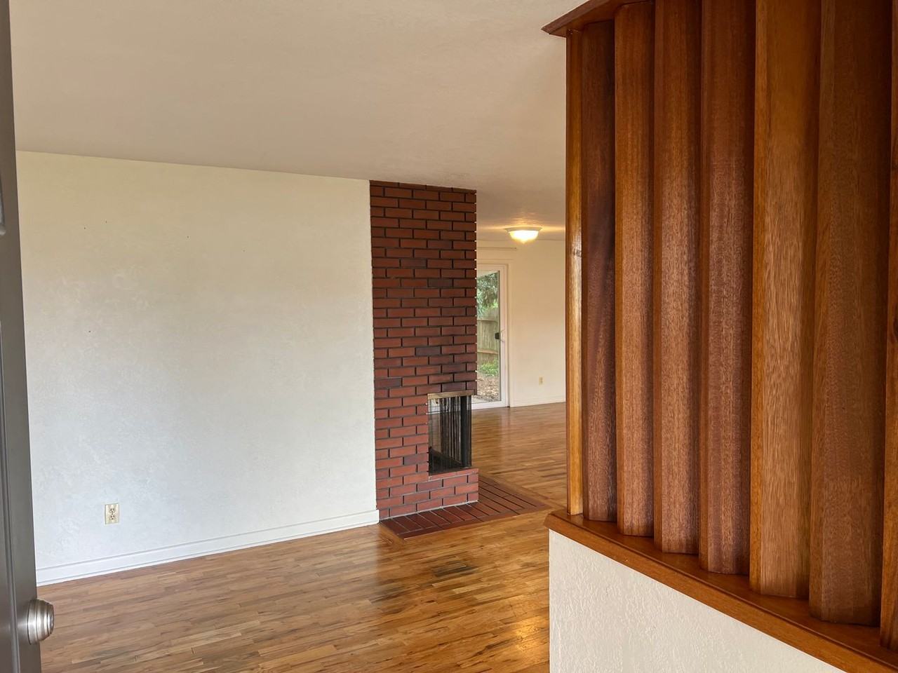 2106 Golden Gardens St - Photo 5 of 31