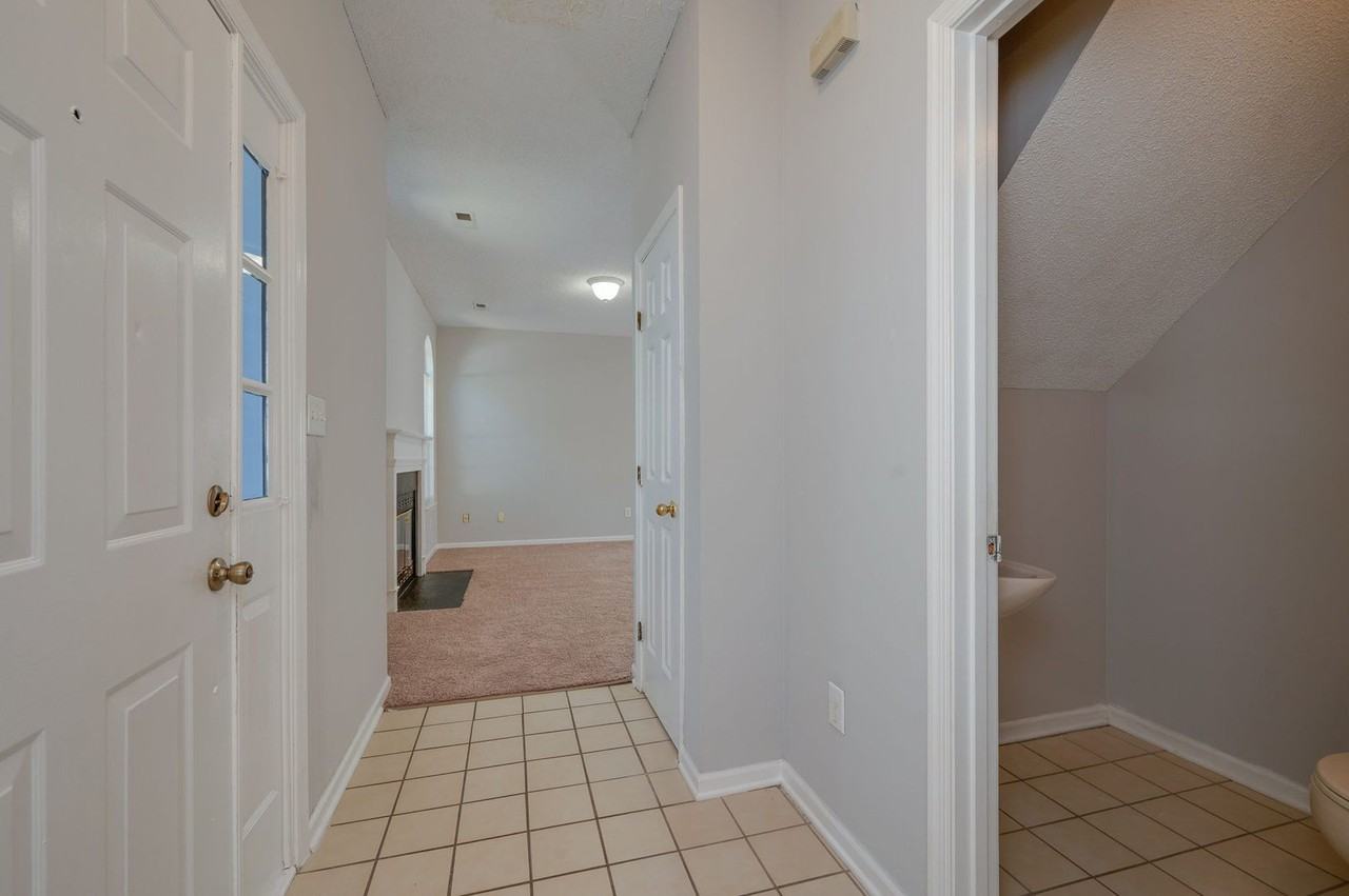 850 Worcester Way - Photo 2 of 22