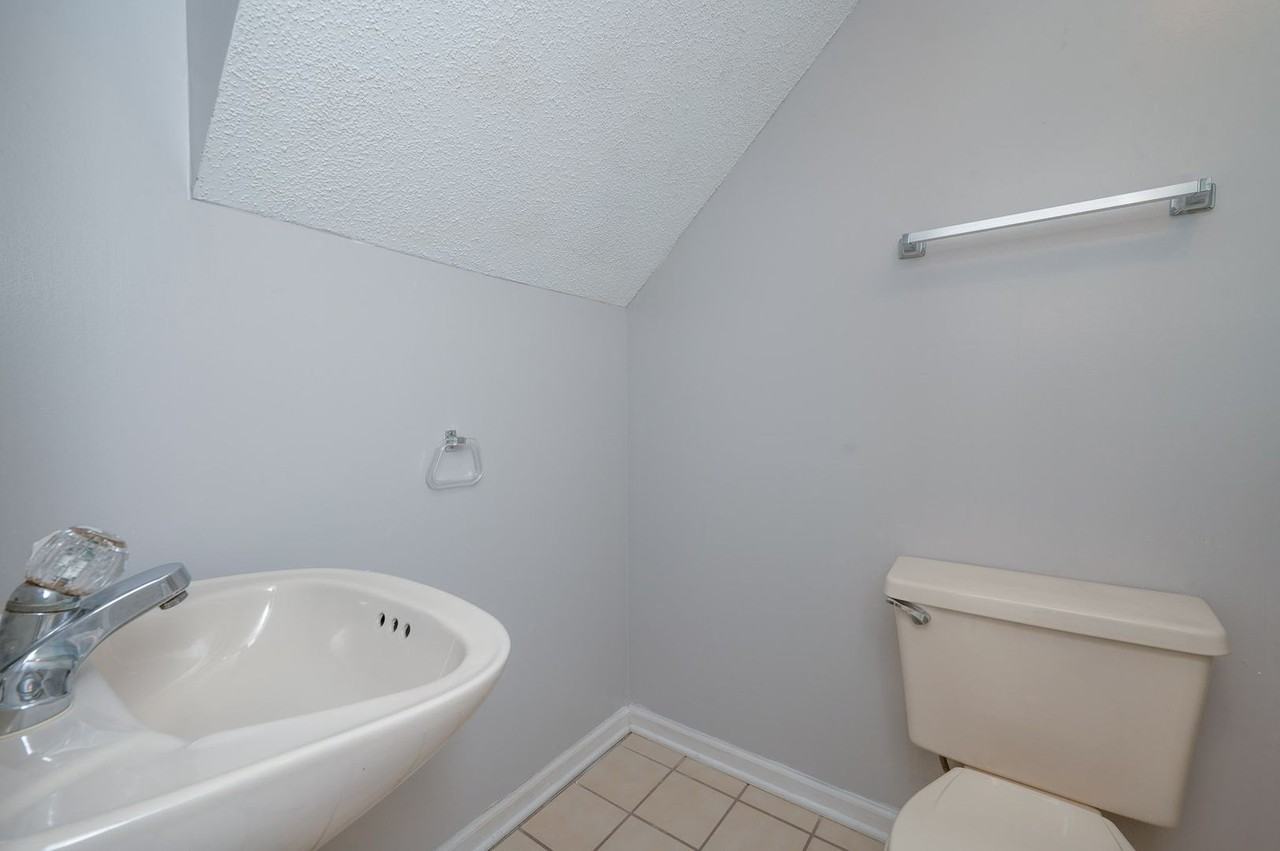 850 Worcester Way - Photo 3 of 22