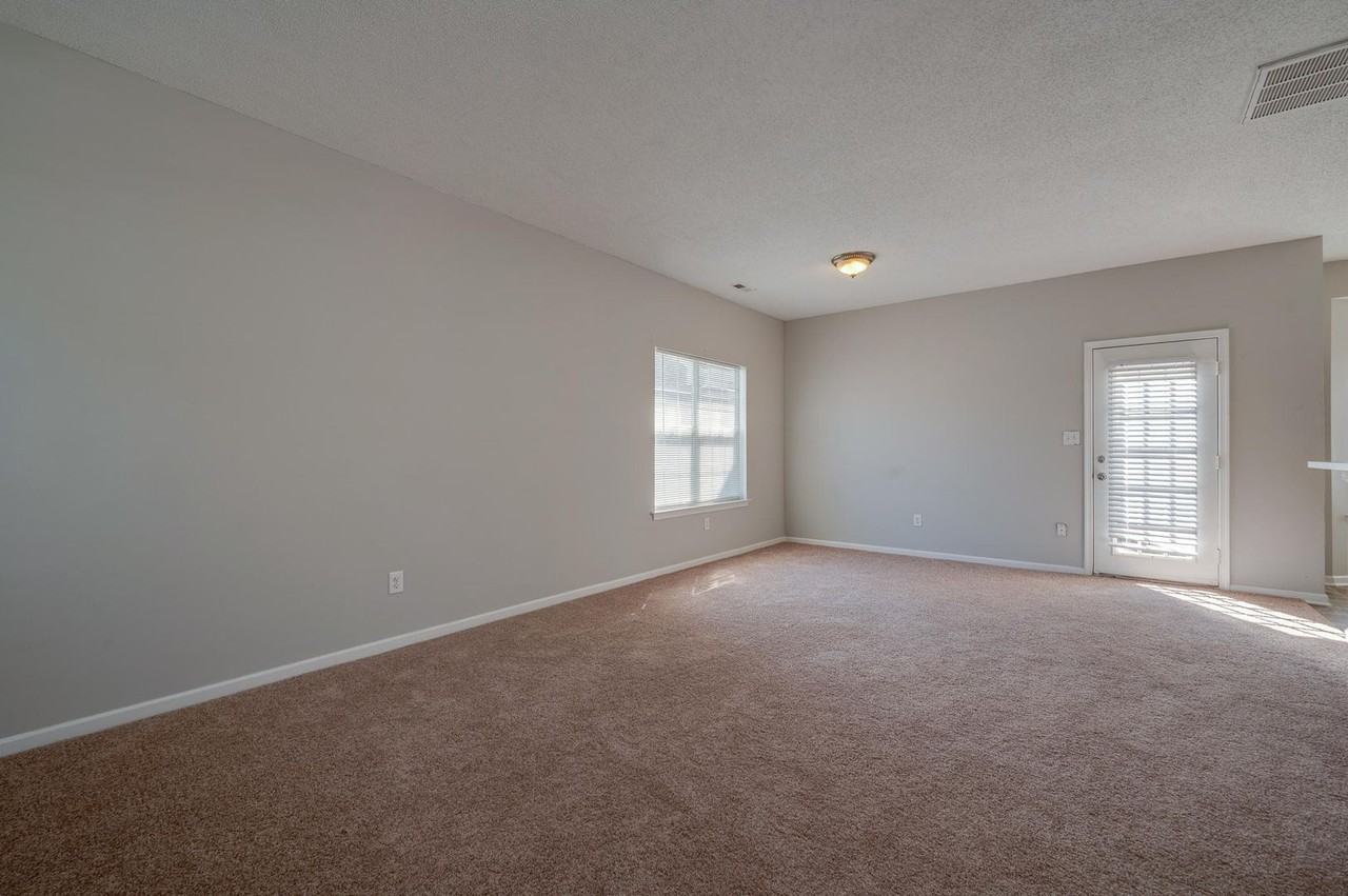 850 Worcester Way - Photo 4 of 22