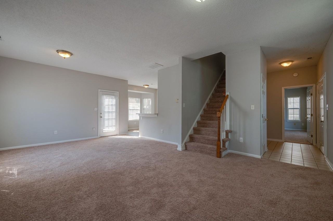 850 Worcester Way - Photo 5 of 22