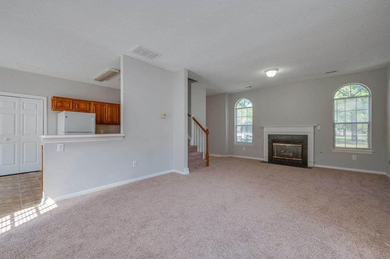 850 Worcester Way - Photo 6 of 22