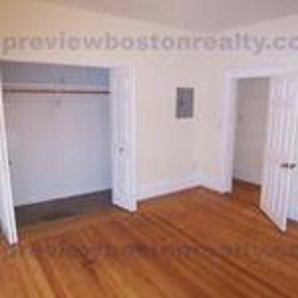 4 4 Lichfield St #D - Photo 3 of 13