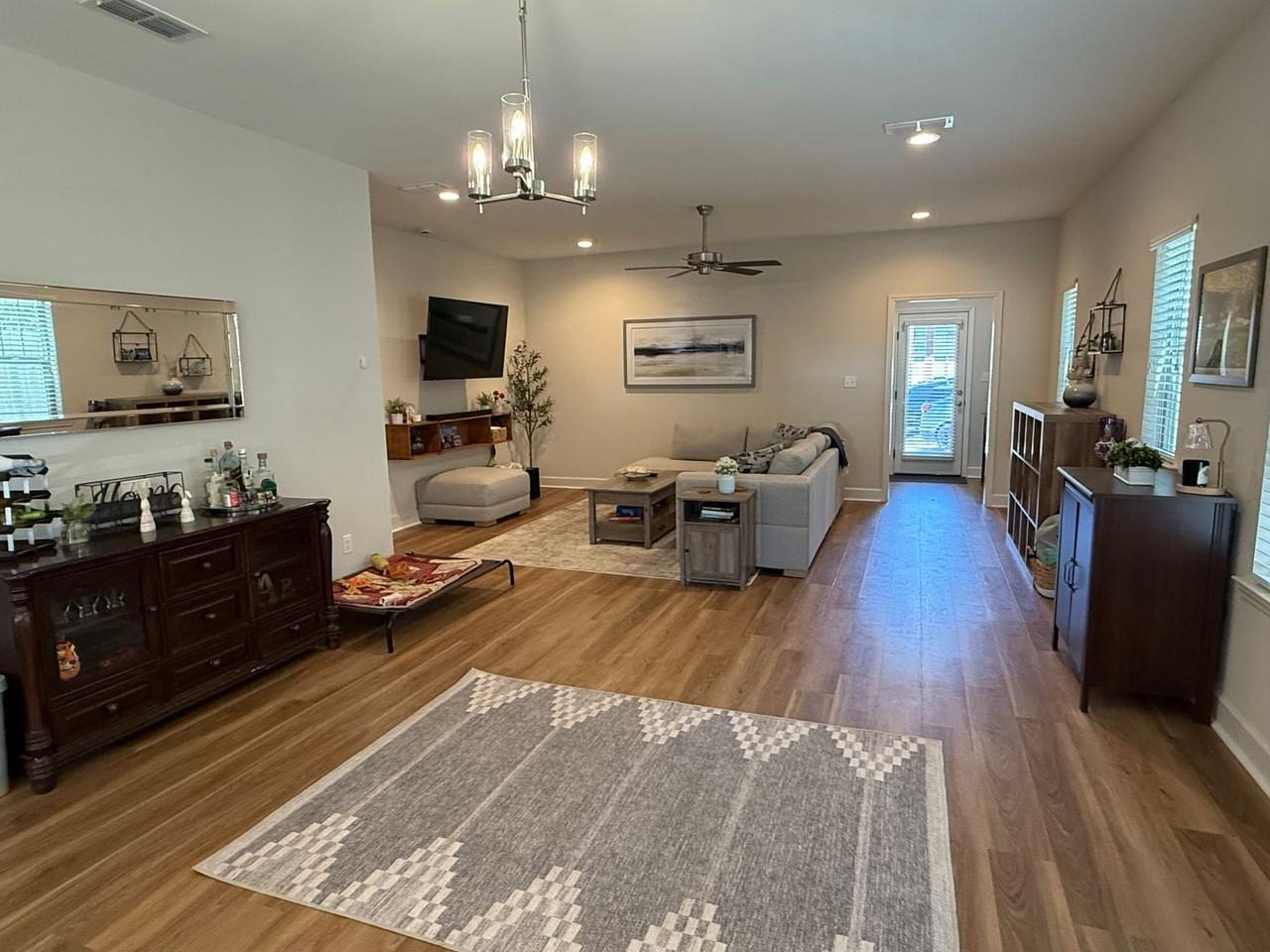 639 E Brevard St - Photo 5 of 17