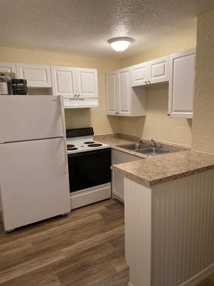 1847 Auburn St S - Photo 4 of 17