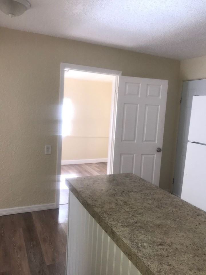 1847 Auburn St S - Photo 6 of 17