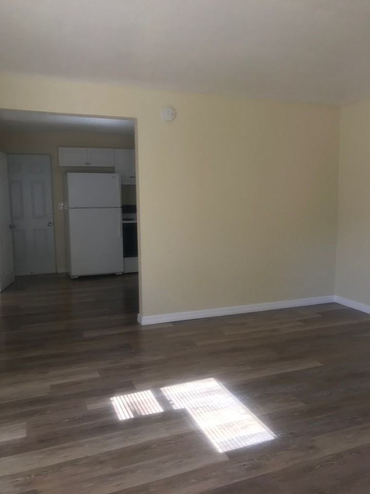 1847 Auburn St S - Photo 7 of 17
