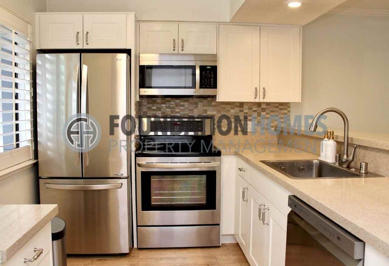 20 Deuce Ct - Photo 2 of 12