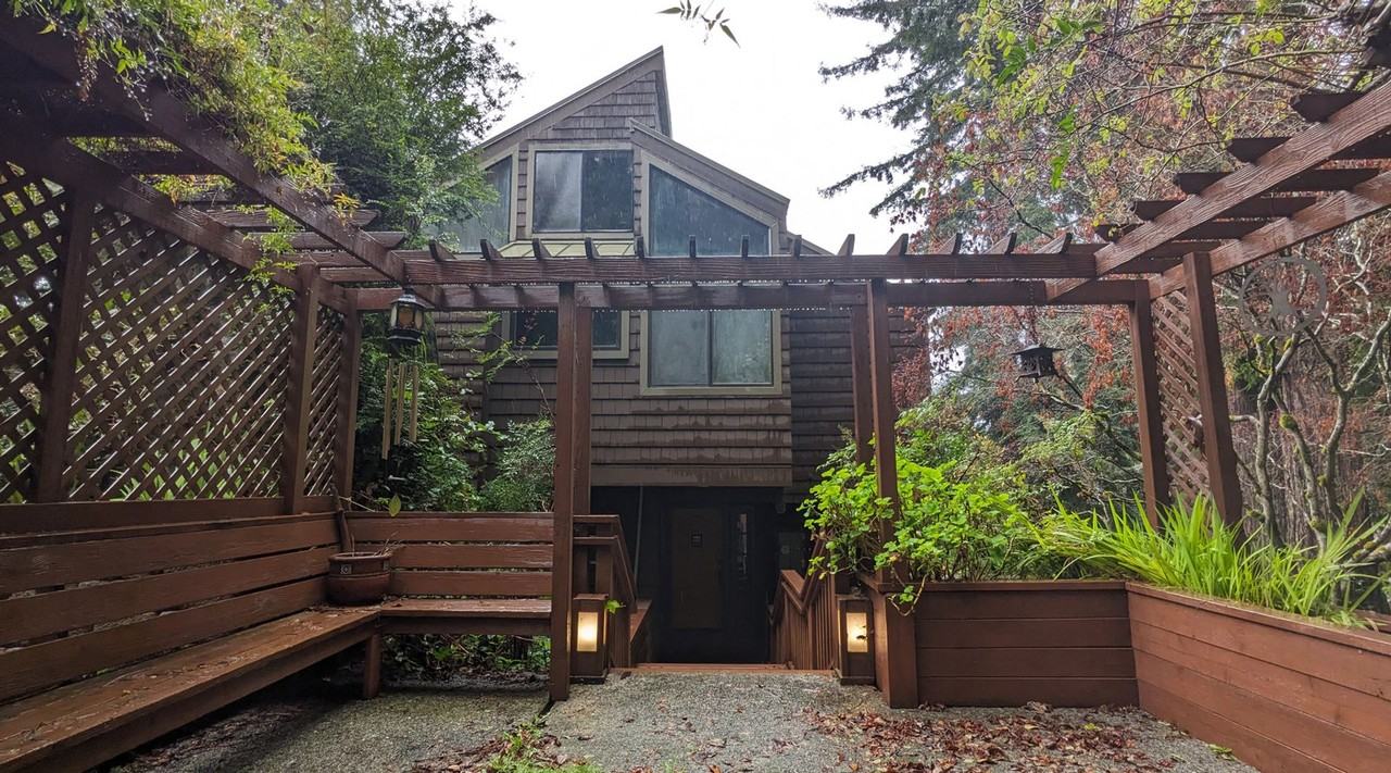 2416 Greenwood Heights Dr - Photo 2 of 31