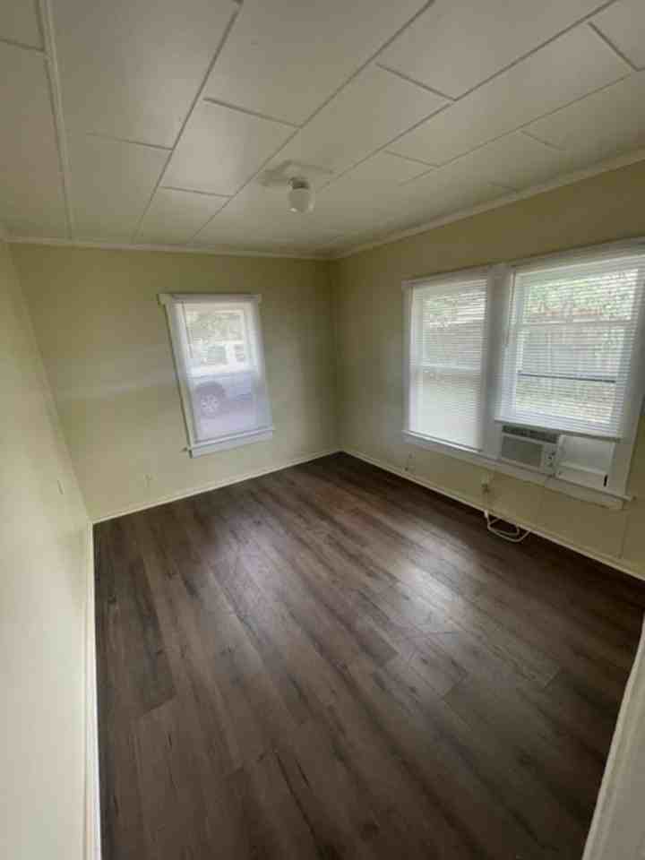 2745 9th St E - Photo 4 of 9