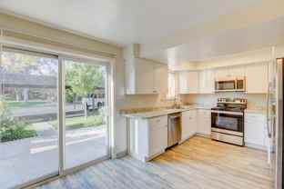 Applewood Crest Townhomes & Apartments - Photo 1 of 1