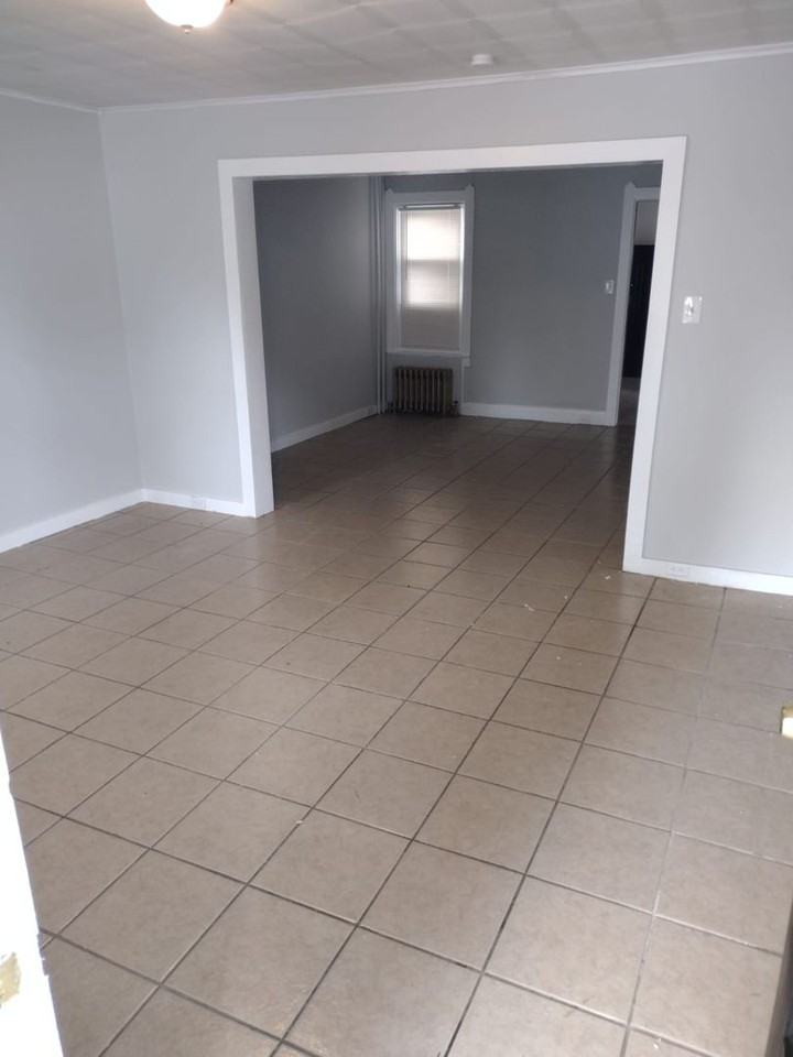 415 Laurel St - Photo 2 of 10