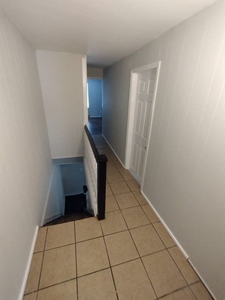 415 Laurel St - Photo 6 of 10