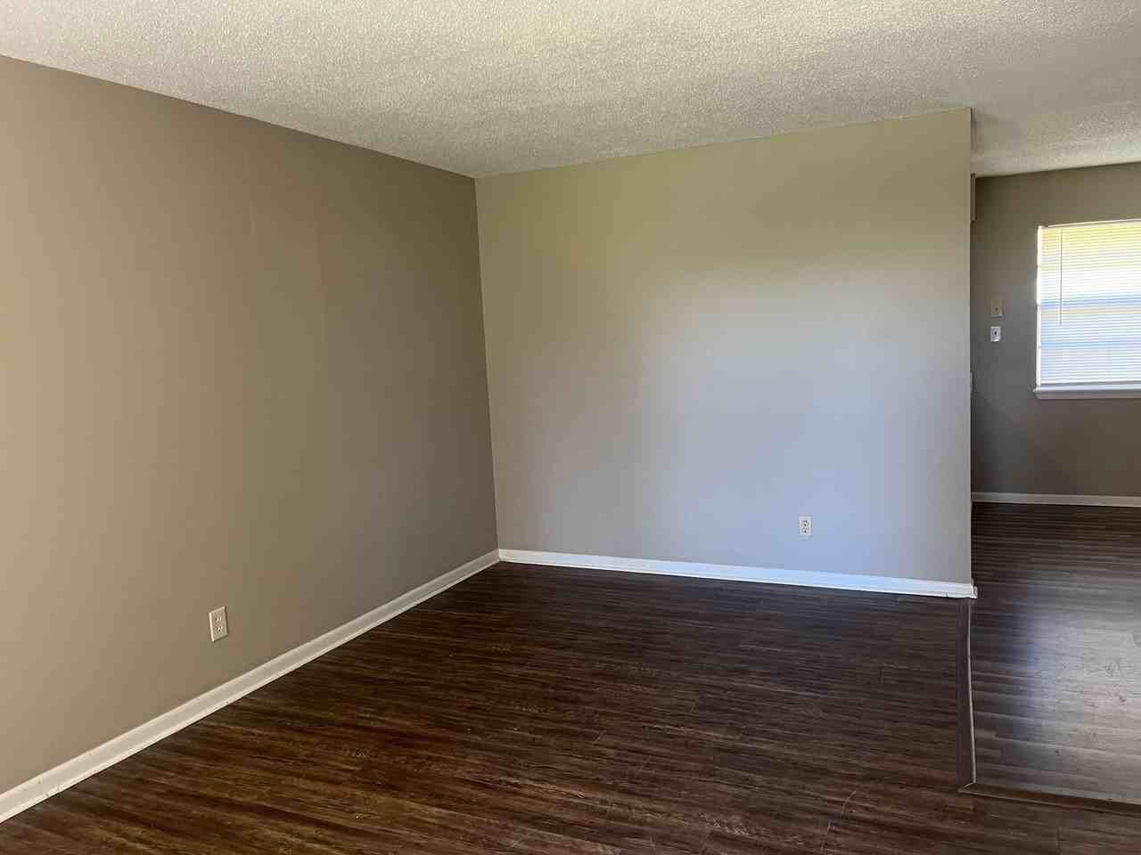 404 Nw 8th St - Photo 2 of 14