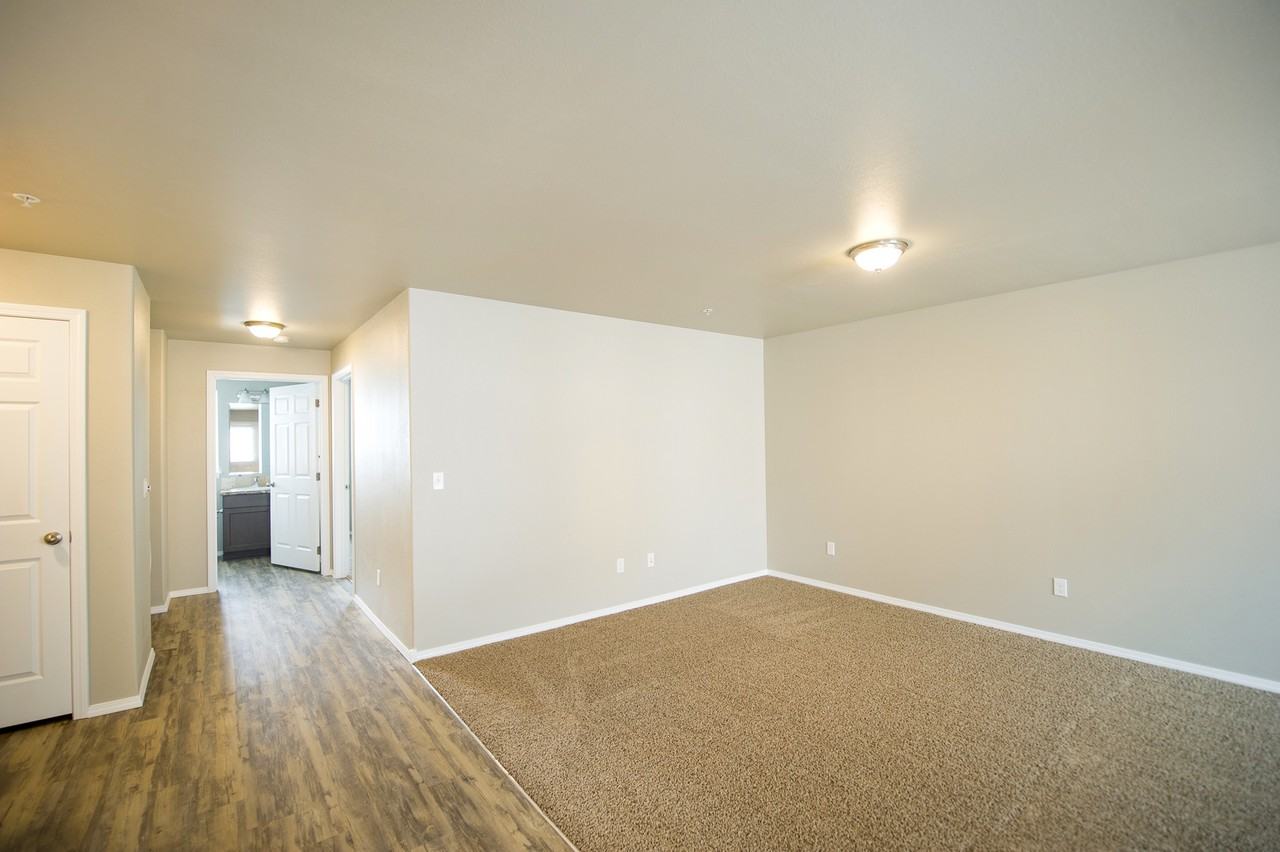 University Parkway Apartments - Photo 2 of 16