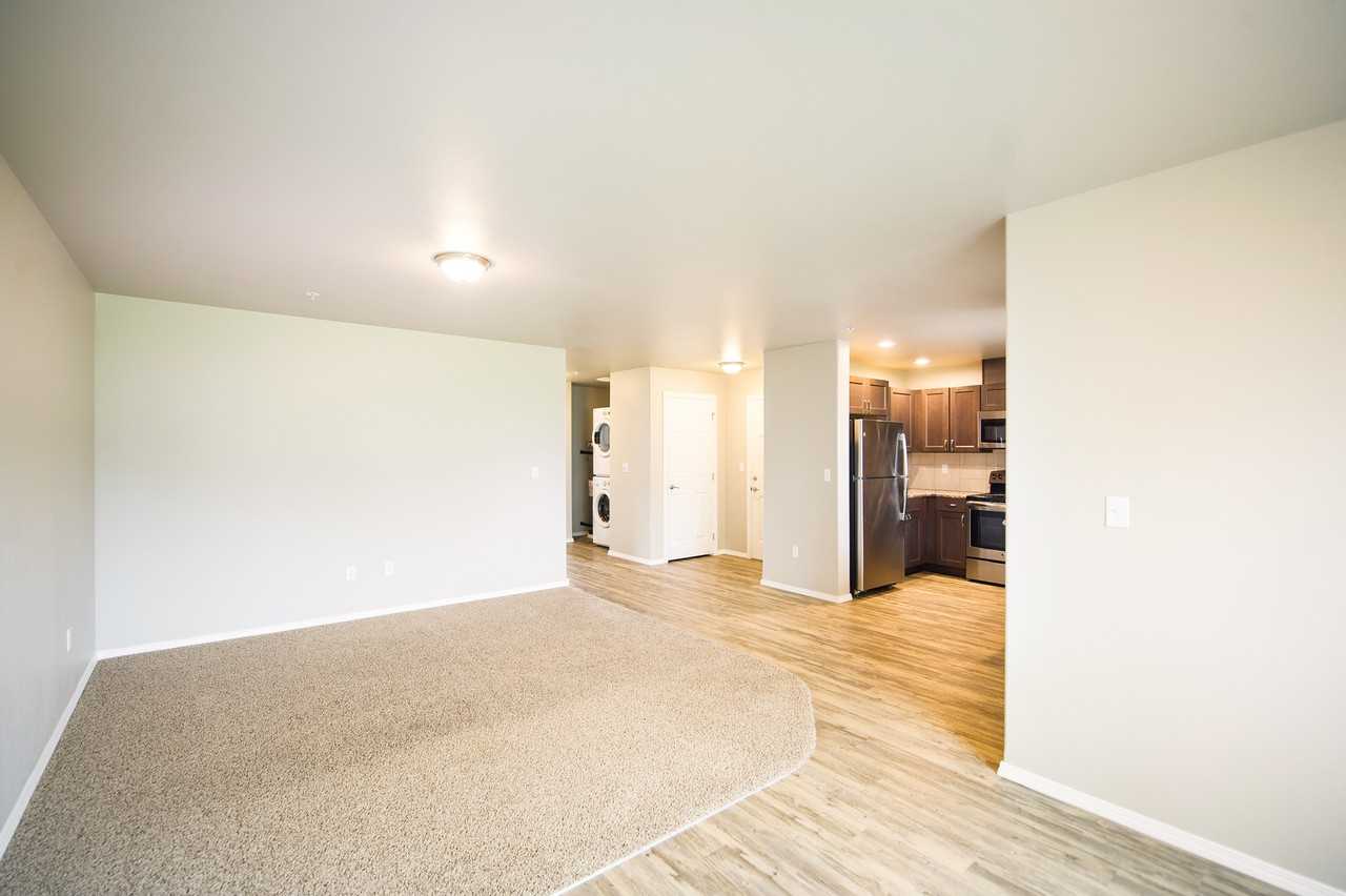 University Parkway Apartments - Photo 3 of 16